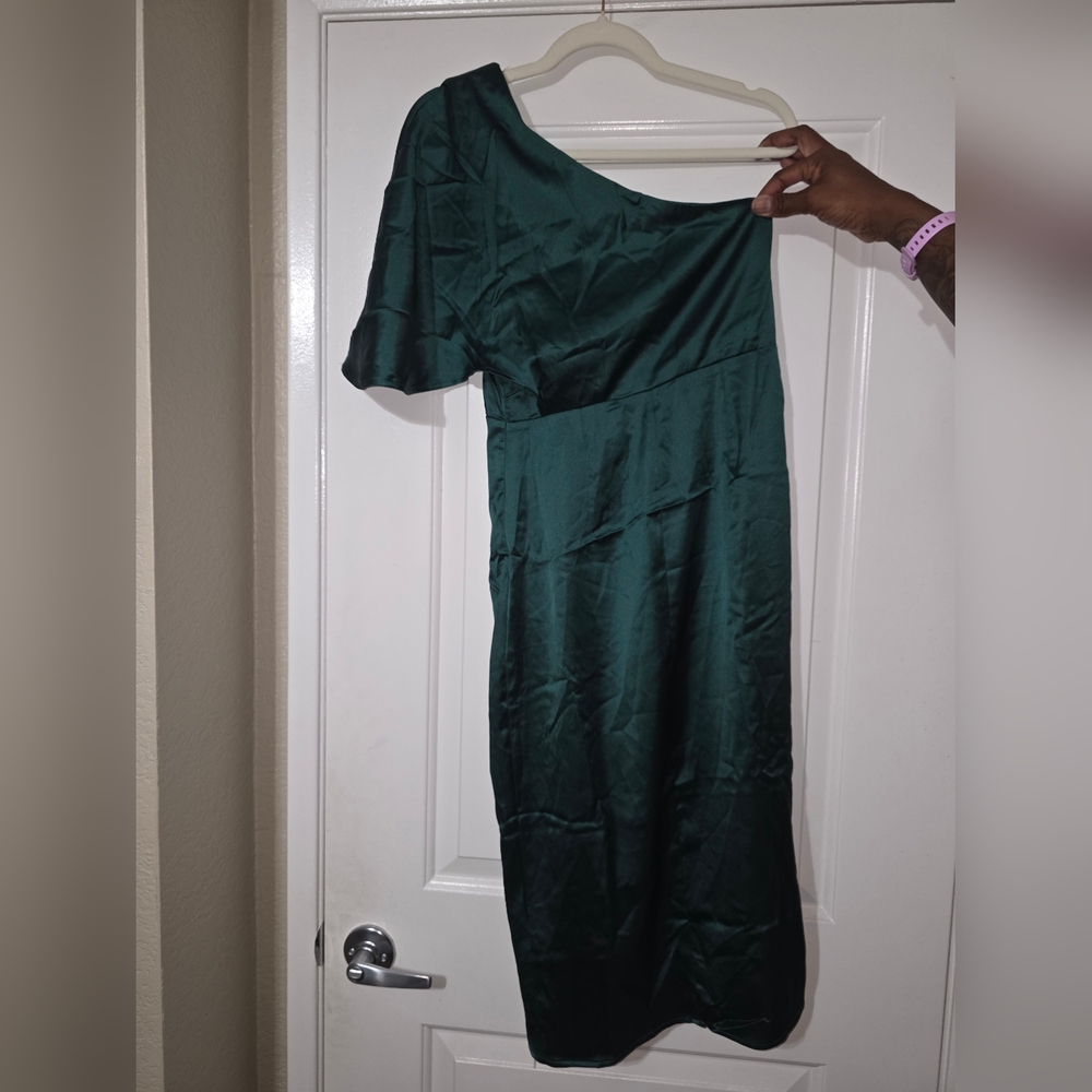 Cupshe Emerald Green Satin One Shoulder Dress - Picture 4 of 4